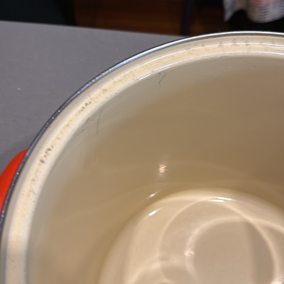 Le Creuset 10qt cerise stock pot - Picture 4 of 8